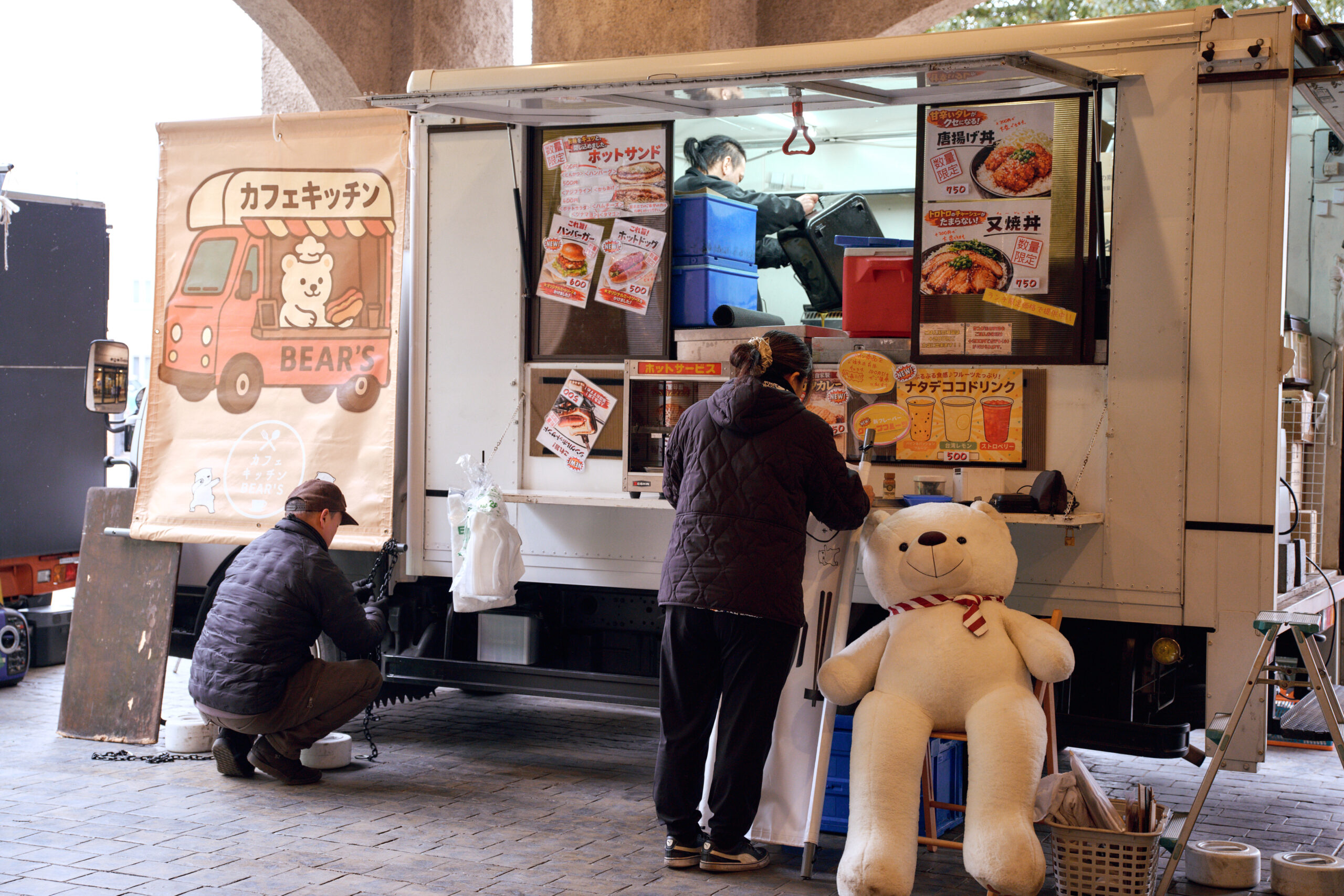キッチンカーとイベントグルメのイメージ